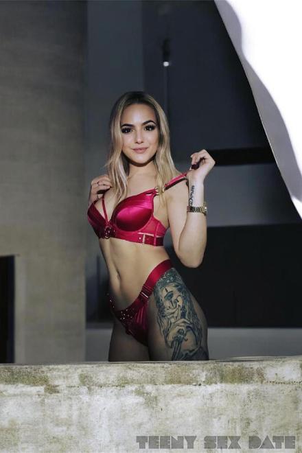 Nikole TEEN TEEN ANAL SEX Schweiz, Neuenburg