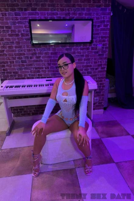 Lili TEEN LATINA TEEN COME IN MOUTH Schweiz, Biel/Bienne - Grenchen