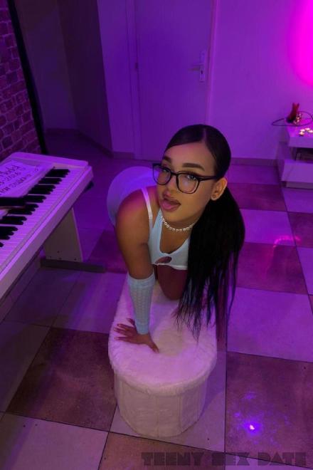 Lili TEEN LATINA TEEN COME IN MOUTH Schweiz, Biel/Bienne - Grenchen